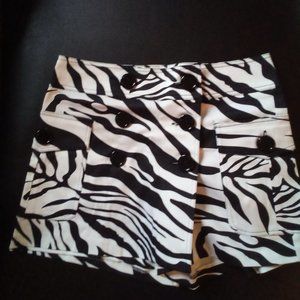 Cache' Black & White Skort Size: 8 BNWT (stretch) Zebra Print